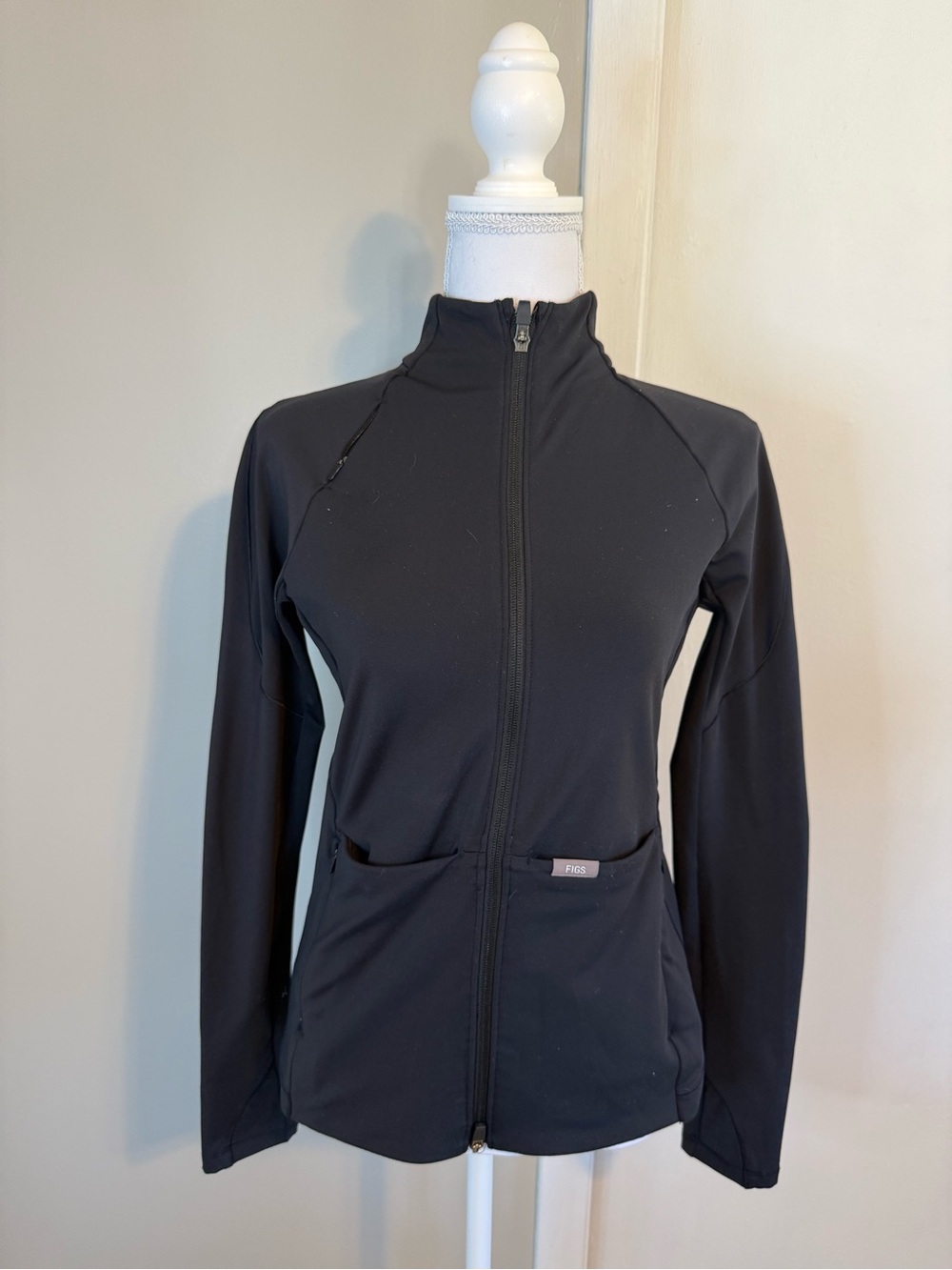 FIGS Technical Collection Black Full-Zip Warm-Up Scrub Jacket Women’s Small